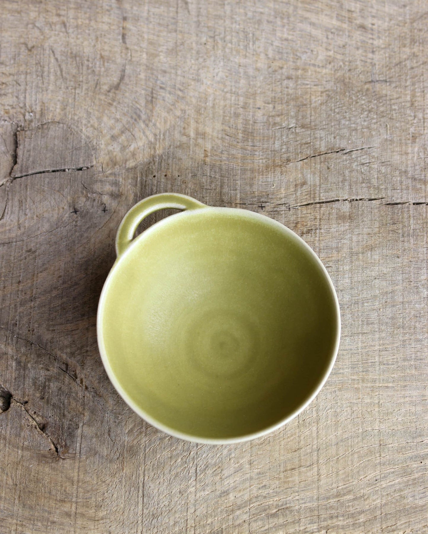 Small bowl with openwork tab