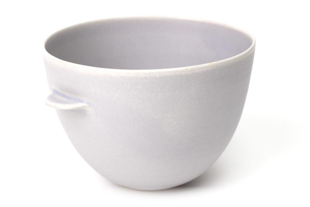 Ear serving bowl en grès - Pale violet - Cécile Preziosa